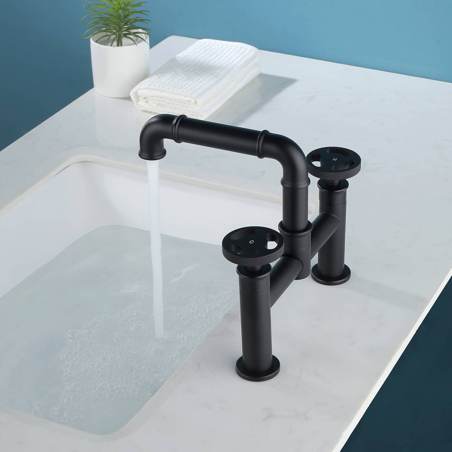 Industrieller Rohr-Badezimmer-Waschbecken-Hahn Mattschwarzer 2-Griff-Massivmessing-Brücken-Badezimmer-Küchen-Wannen-Hahn