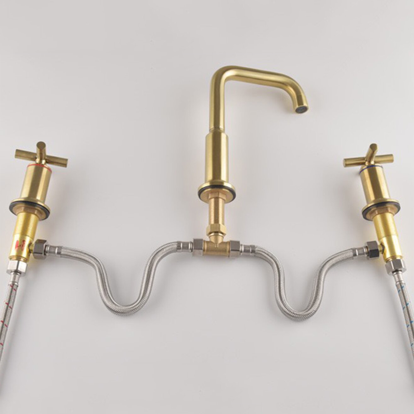 Zeitgenössischer UPC WRAS 8-Zoll-Badezimmer-Wasserhahn mit zwei Griffen, gebürstetem Gold