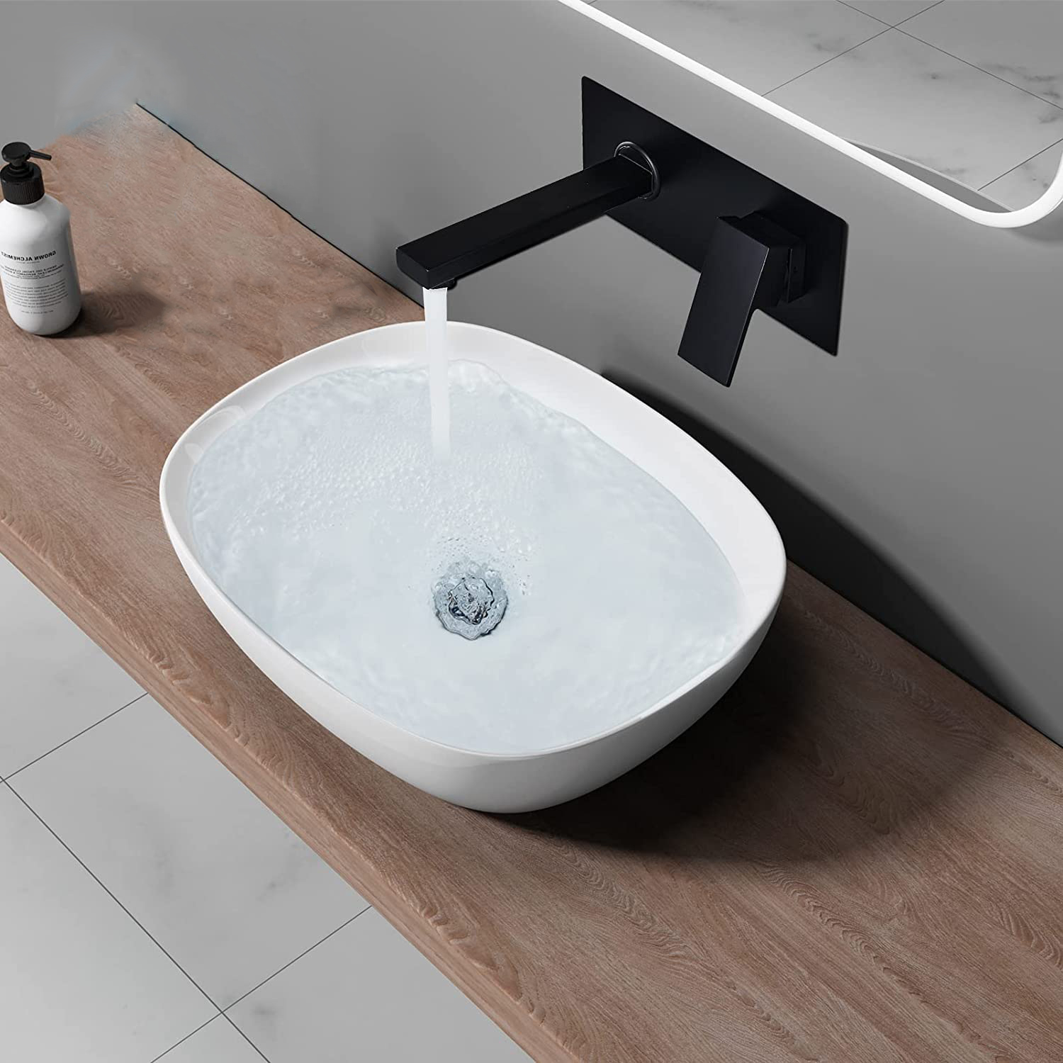 Heißer Verkauf Cupc-zertifizierter Wasserfall-Universal-Wandhahn aus gebürstetem Nickel